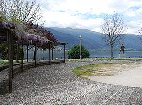 Die Seepromenade am Pamvotida See von Ioannina